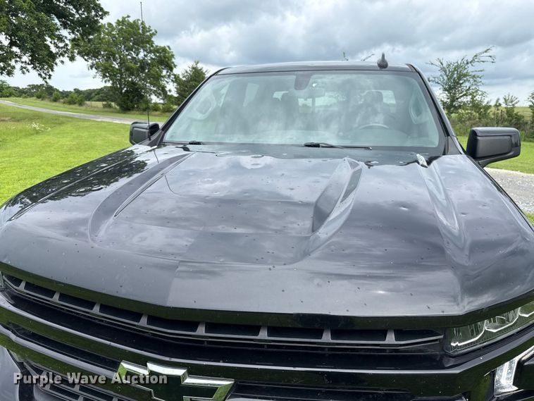 image for item ET6265 2021 Chevrolet Silverado 1500 Crew Cab pickup truck