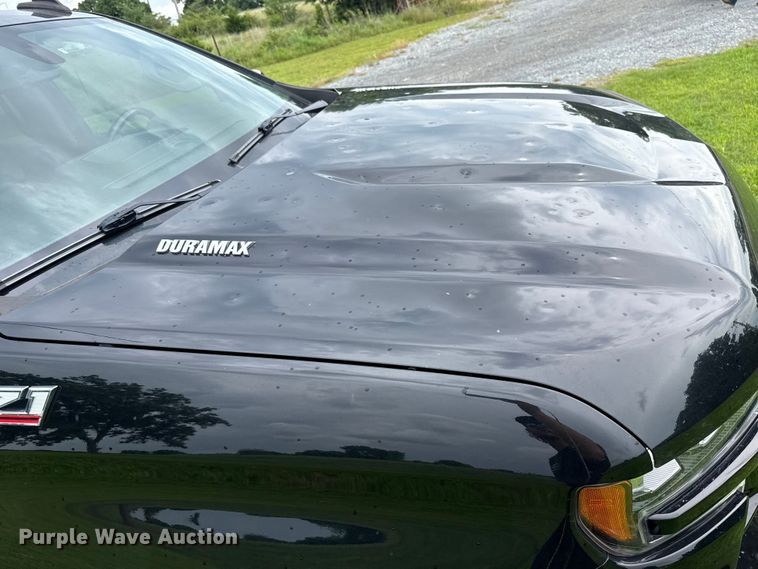 image for item ET6265 2021 Chevrolet Silverado 1500 Crew Cab pickup truck