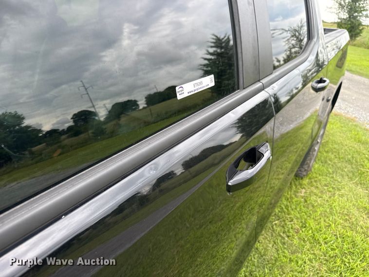 image for item ET6265 2021 Chevrolet Silverado 1500 Crew Cab pickup truck