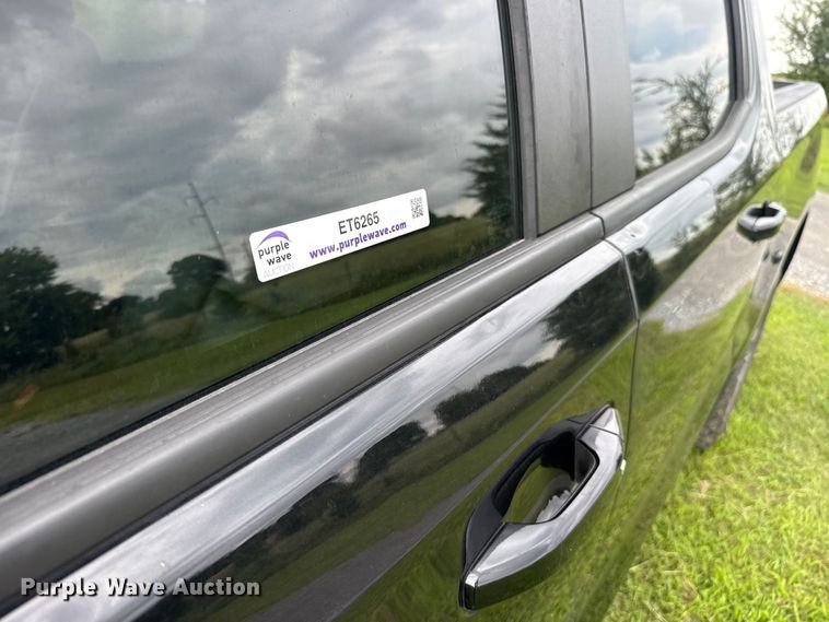 image for item ET6265 2021 Chevrolet Silverado 1500 Crew Cab pickup truck