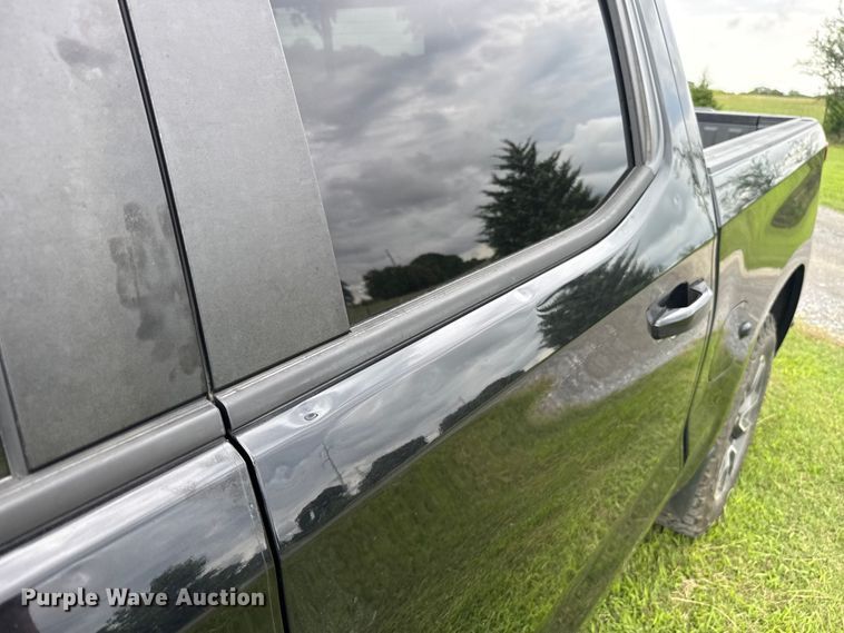 image for item ET6265 2021 Chevrolet Silverado 1500 Crew Cab pickup truck