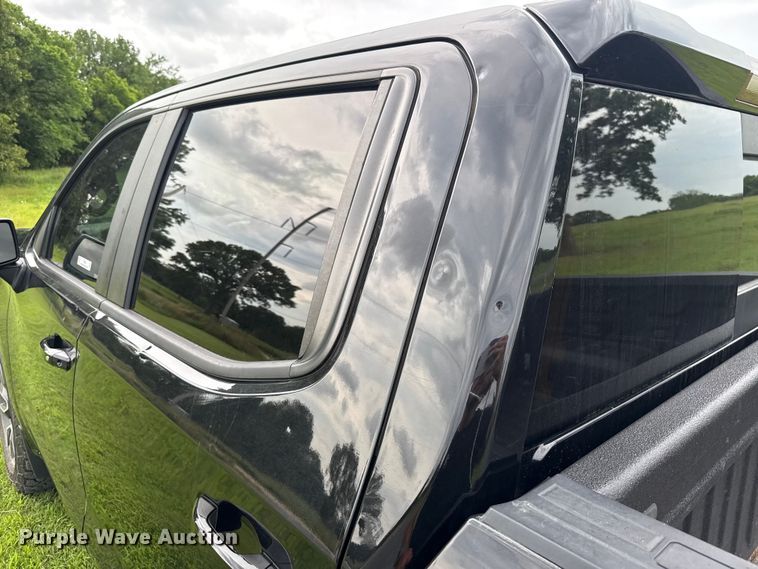 image for item ET6265 2021 Chevrolet Silverado 1500 Crew Cab pickup truck
