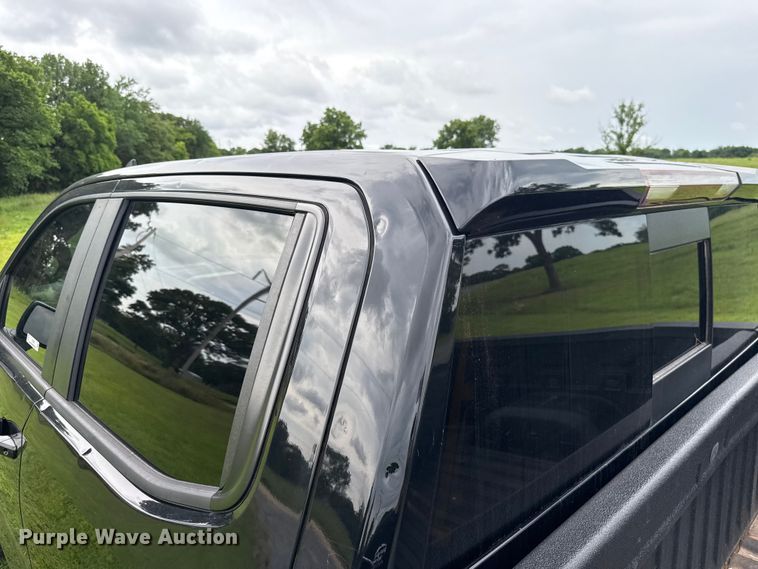 image for item ET6265 2021 Chevrolet Silverado 1500 Crew Cab pickup truck