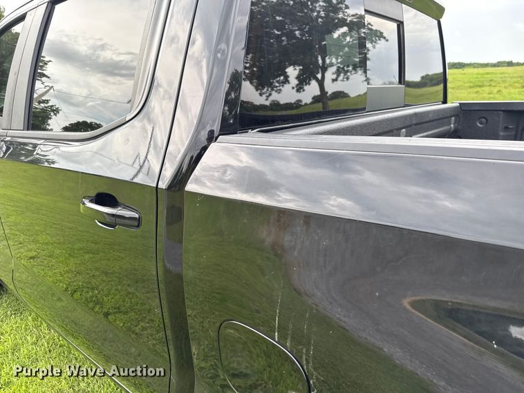 image for item ET6265 2021 Chevrolet Silverado 1500 Crew Cab pickup truck