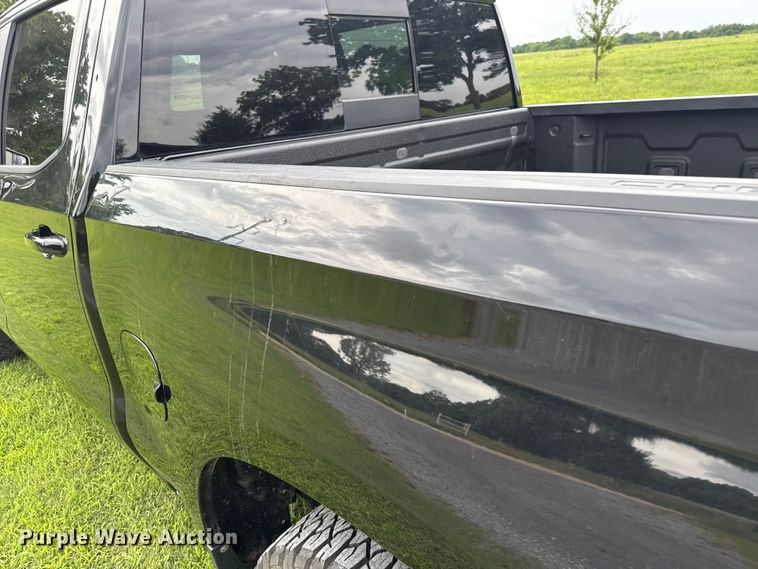 image for item ET6265 2021 Chevrolet Silverado 1500 Crew Cab pickup truck