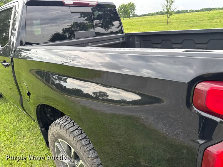 image for item ET6265 2021 Chevrolet Silverado 1500 Crew Cab pickup truck