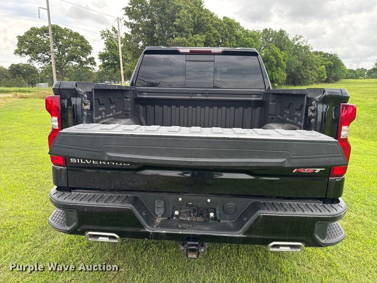 image for item ET6265 2021 Chevrolet Silverado 1500 Crew Cab pickup truck