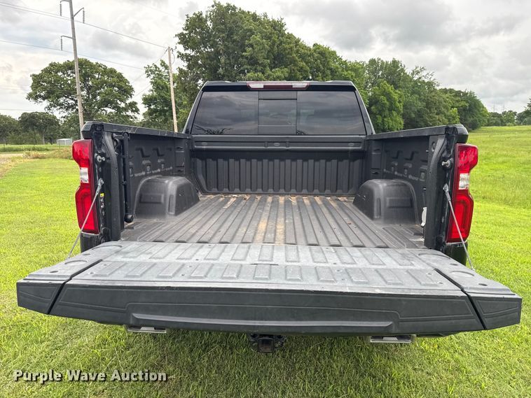 image for item ET6265 2021 Chevrolet Silverado 1500 Crew Cab pickup truck