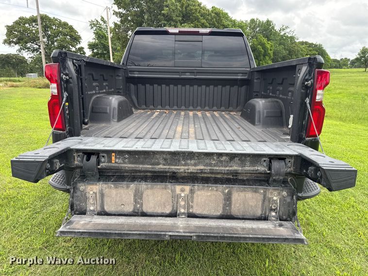image for item ET6265 2021 Chevrolet Silverado 1500 Crew Cab pickup truck