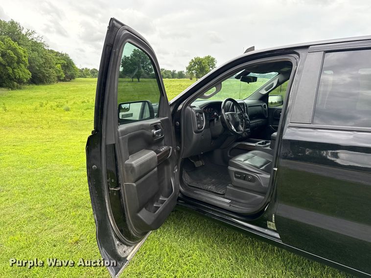 image for item ET6265 2021 Chevrolet Silverado 1500 Crew Cab pickup truck