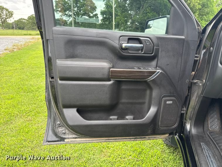 image for item ET6265 2021 Chevrolet Silverado 1500 Crew Cab pickup truck