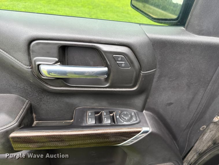 image for item ET6265 2021 Chevrolet Silverado 1500 Crew Cab pickup truck