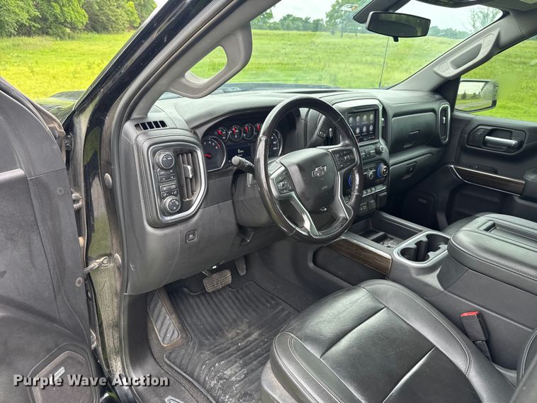 image for item ET6265 2021 Chevrolet Silverado 1500 Crew Cab pickup truck