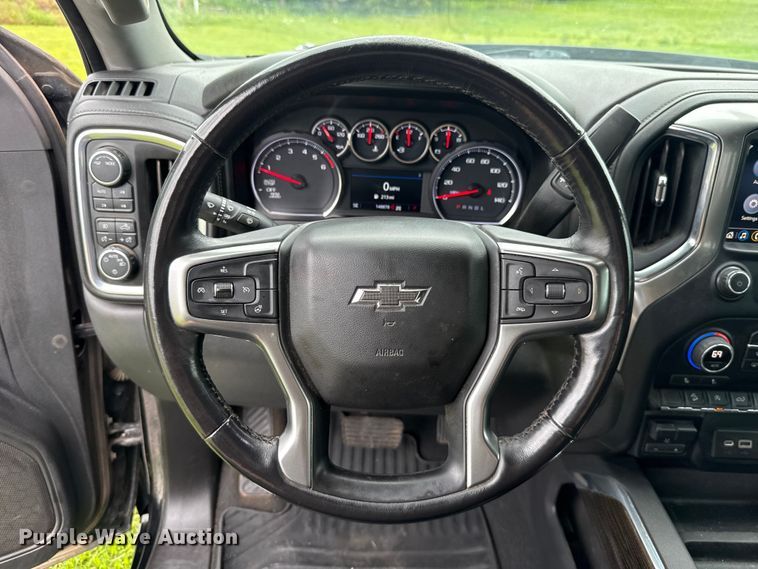 image for item ET6265 2021 Chevrolet Silverado 1500 Crew Cab pickup truck