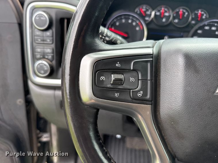image for item ET6265 2021 Chevrolet Silverado 1500 Crew Cab pickup truck