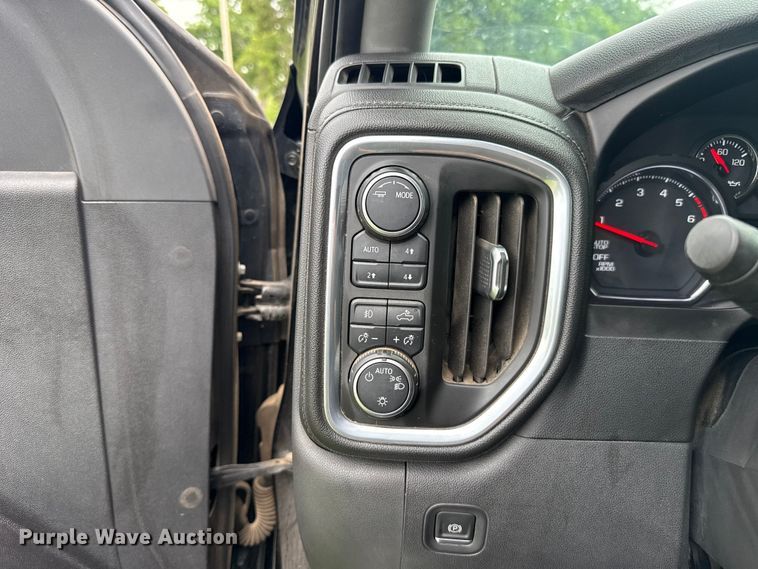 image for item ET6265 2021 Chevrolet Silverado 1500 Crew Cab pickup truck
