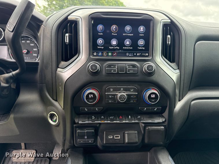 image for item ET6265 2021 Chevrolet Silverado 1500 Crew Cab pickup truck