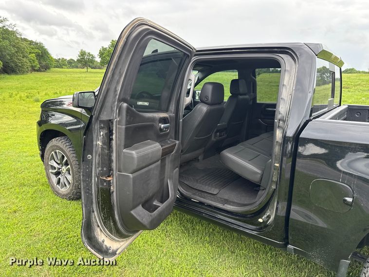 image for item ET6265 2021 Chevrolet Silverado 1500 Crew Cab pickup truck