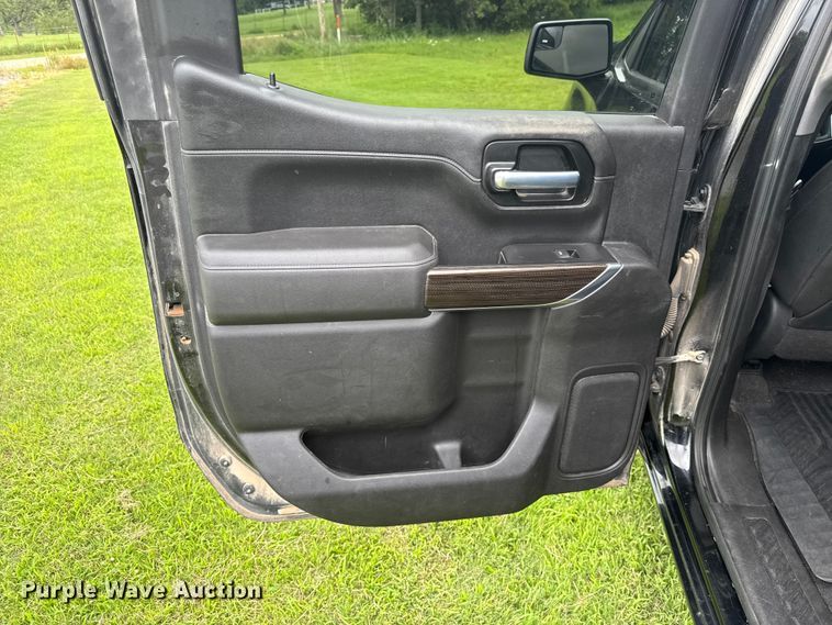 image for item ET6265 2021 Chevrolet Silverado 1500 Crew Cab pickup truck