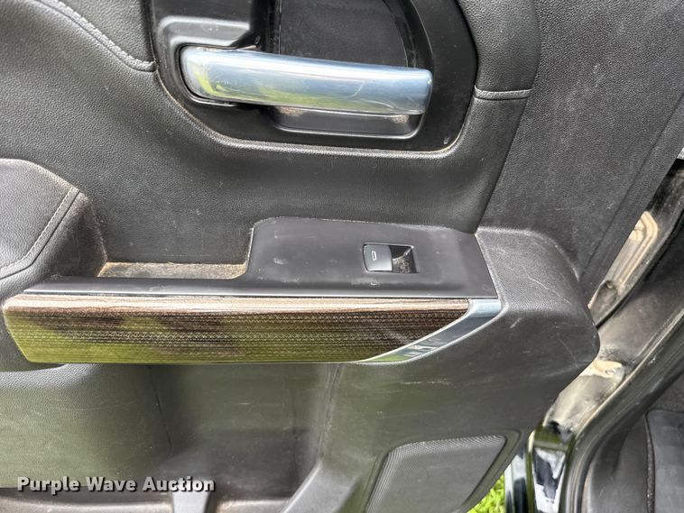 image for item ET6265 2021 Chevrolet Silverado 1500 Crew Cab pickup truck