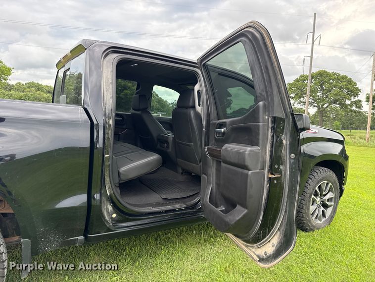 image for item ET6265 2021 Chevrolet Silverado 1500 Crew Cab pickup truck