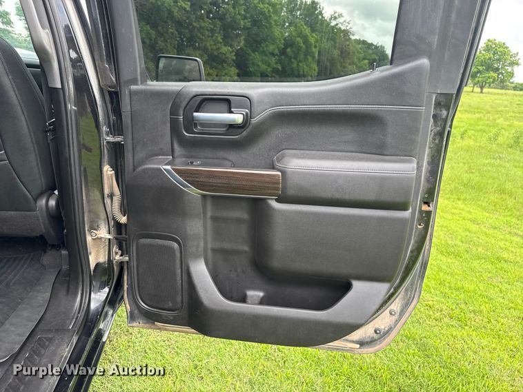 image for item ET6265 2021 Chevrolet Silverado 1500 Crew Cab pickup truck