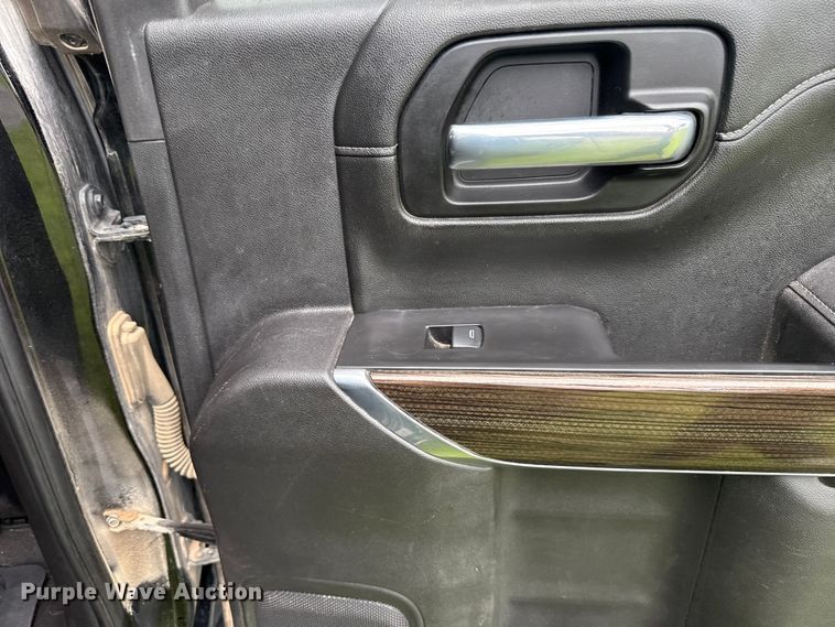 image for item ET6265 2021 Chevrolet Silverado 1500 Crew Cab pickup truck