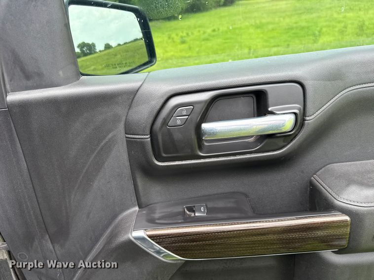 image for item ET6265 2021 Chevrolet Silverado 1500 Crew Cab pickup truck