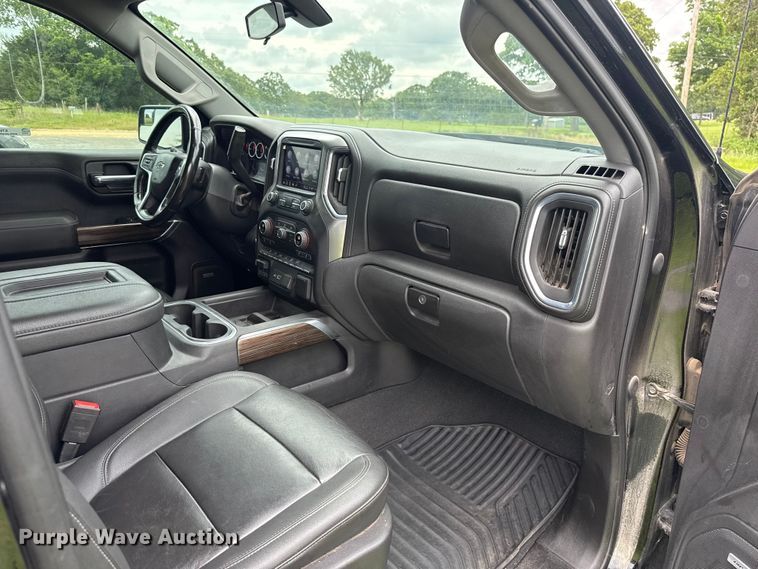 image for item ET6265 2021 Chevrolet Silverado 1500 Crew Cab pickup truck