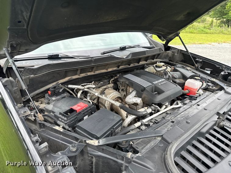 image for item ET6265 2021 Chevrolet Silverado 1500 Crew Cab pickup truck