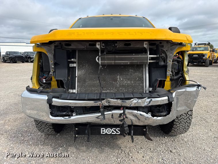 image for item ET6284 2022 Ford F350 Super Duty utility bed pickup truck