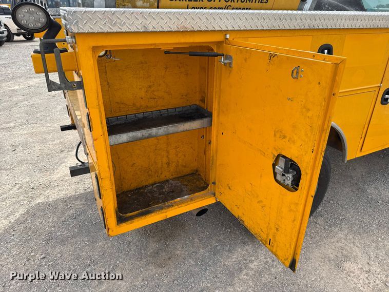 image for item ET6284 2022 Ford F350 Super Duty utility bed pickup truck