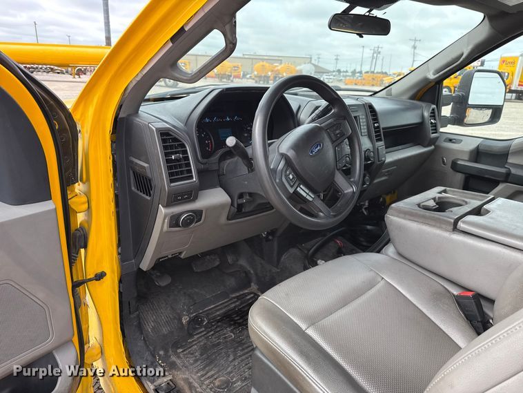 image for item ET6284 2022 Ford F350 Super Duty utility bed pickup truck