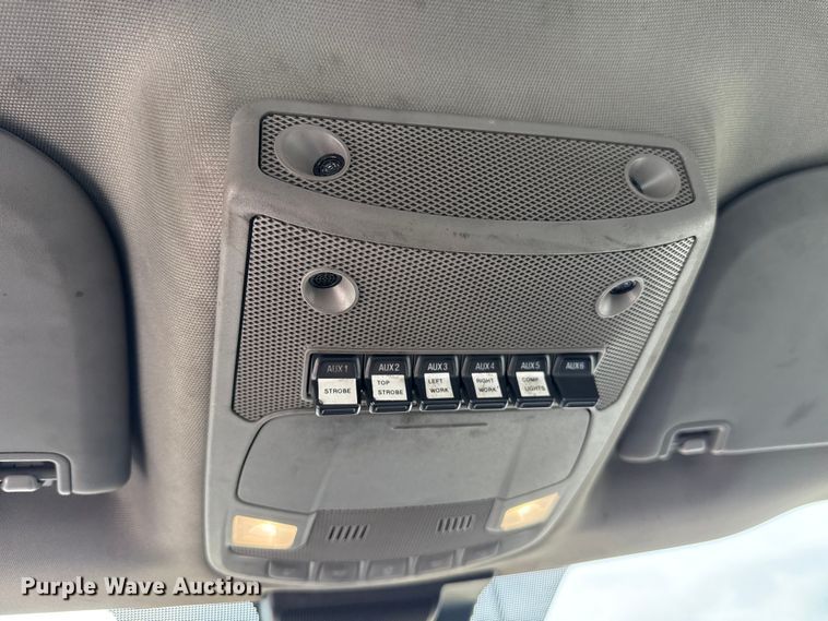 image for item ET6284 2022 Ford F350 Super Duty utility bed pickup truck