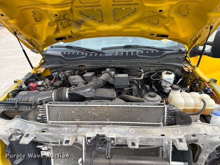 image for item ET6284 2022 Ford F350 Super Duty utility bed pickup truck