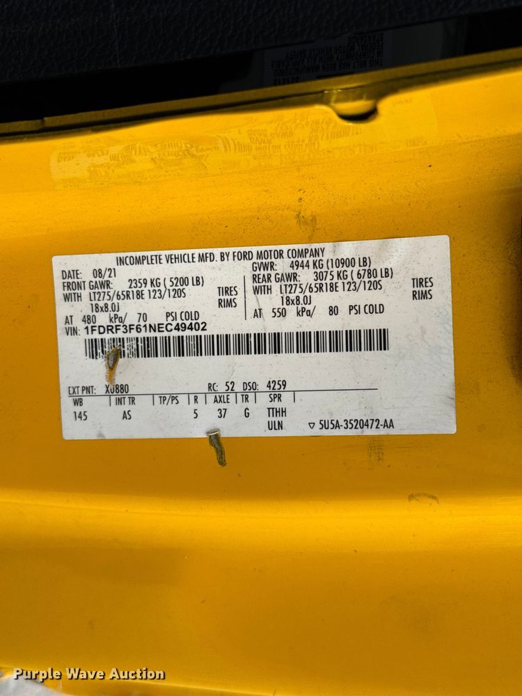 image for item ET6284 2022 Ford F350 Super Duty utility bed pickup truck