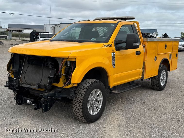 2020 Ford F350 Super Duty utility bed pickup truck