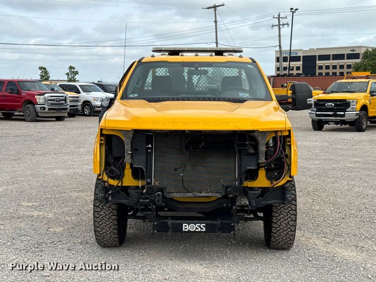 image for item ET6285 2020 Ford F350 Super Duty utility bed pickup truck