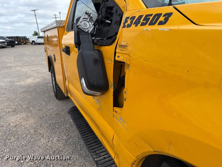 image for item ET6285 2020 Ford F350 Super Duty utility bed pickup truck
