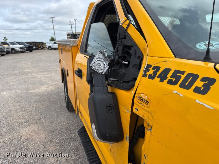 image for item ET6285 2020 Ford F350 Super Duty utility bed pickup truck