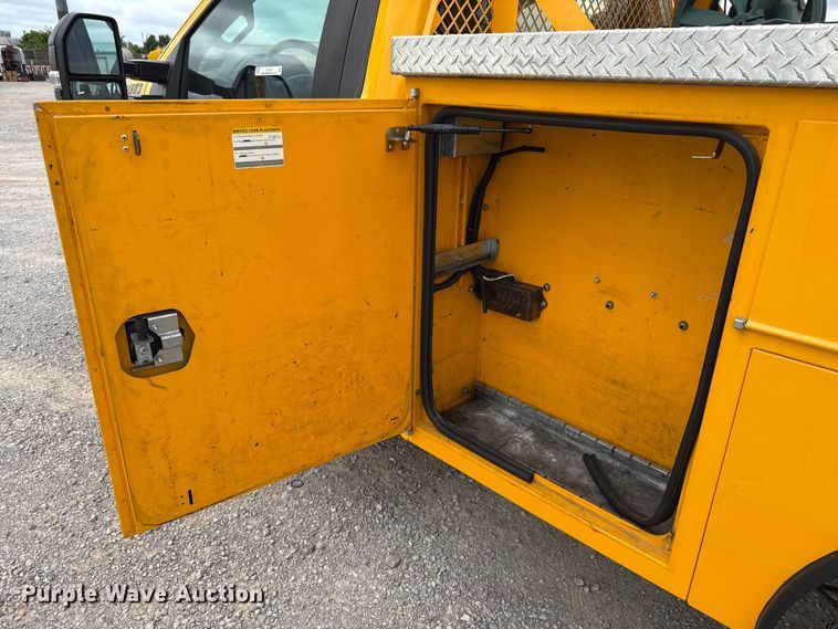 image for item ET6285 2020 Ford F350 Super Duty utility bed pickup truck