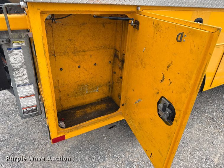 image for item ET6285 2020 Ford F350 Super Duty utility bed pickup truck
