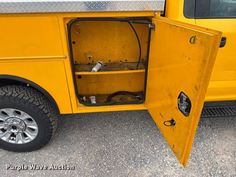 image for item ET6285 2020 Ford F350 Super Duty utility bed pickup truck