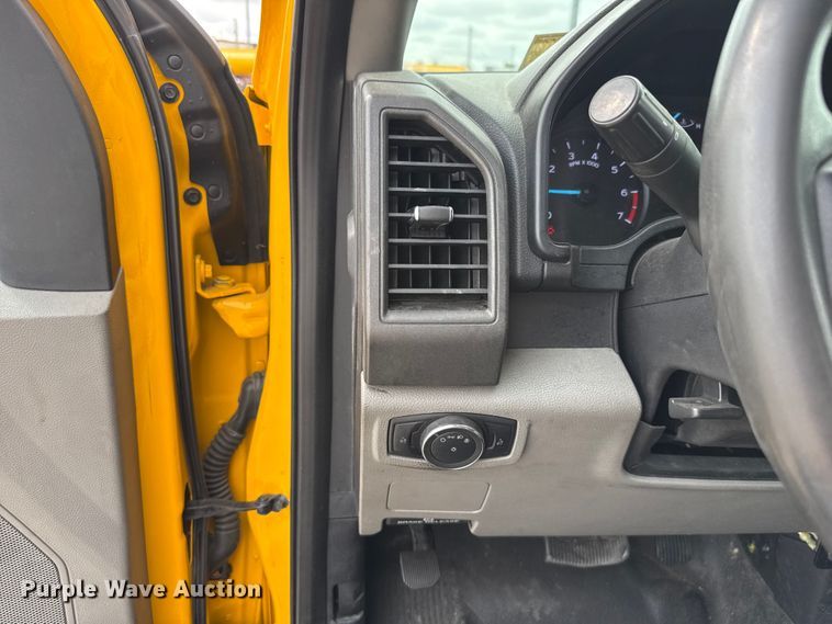 image for item ET6285 2020 Ford F350 Super Duty utility bed pickup truck