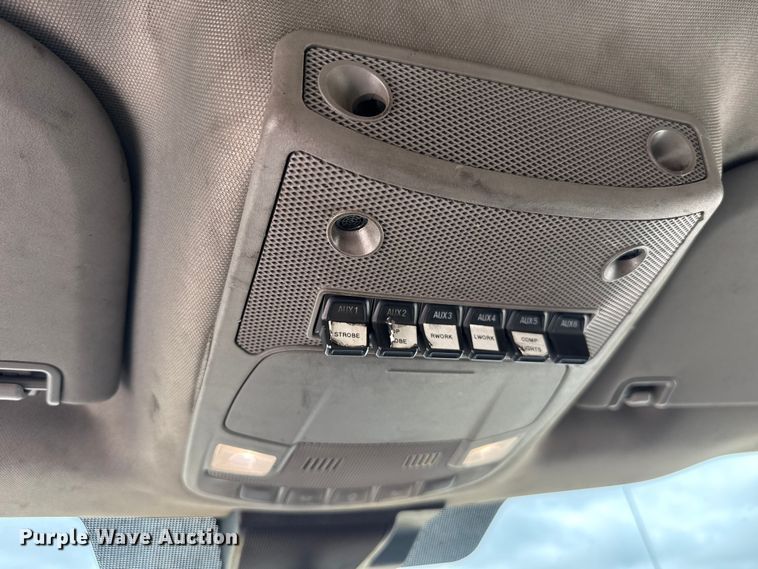 image for item ET6285 2020 Ford F350 Super Duty utility bed pickup truck