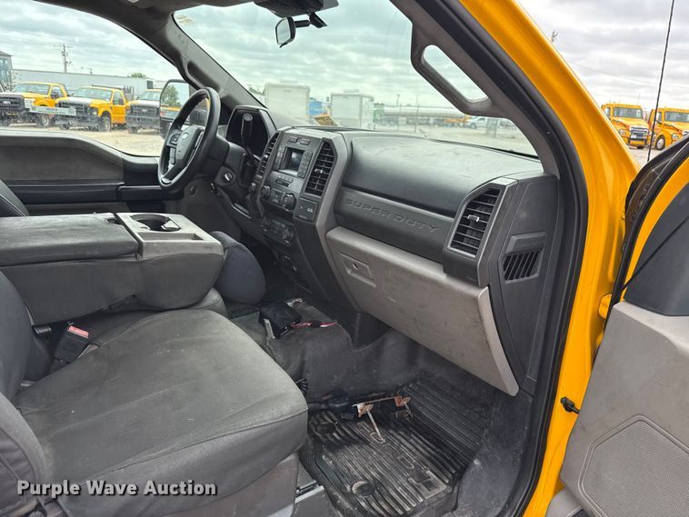 image for item ET6285 2020 Ford F350 Super Duty utility bed pickup truck