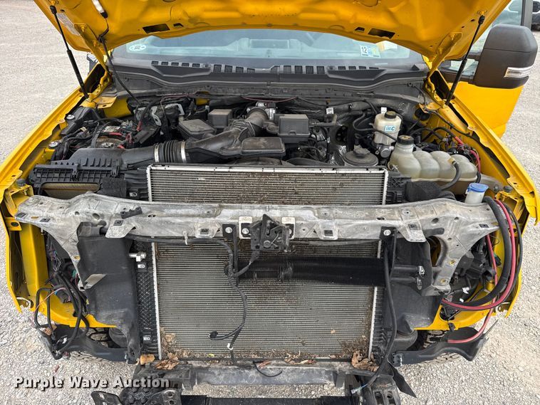 image for item ET6285 2020 Ford F350 Super Duty utility bed pickup truck