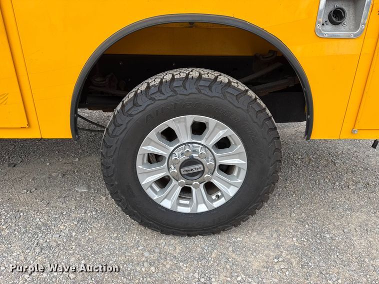 image for item ET6285 2020 Ford F350 Super Duty utility bed pickup truck