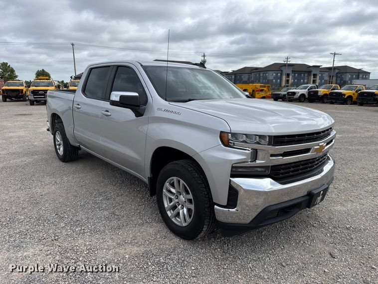 image for item ET6286 2021 Chevrolet Silverado 1500 Crew Cab pickup truck