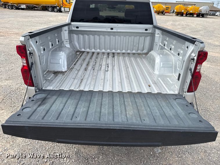 image for item ET6286 2021 Chevrolet Silverado 1500 Crew Cab pickup truck